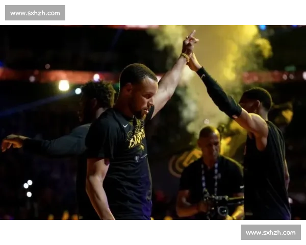 南通队长 “晚安” 手势火出圈:一个动作如何温暖全网 南通队长 “晚安” 手势火出圈:一个动作如何温暖全网